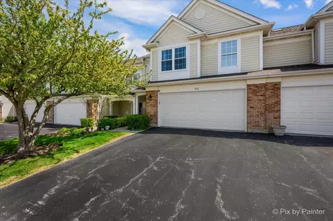 902 Huntington Dr, Elk Grove Village, IL 60007