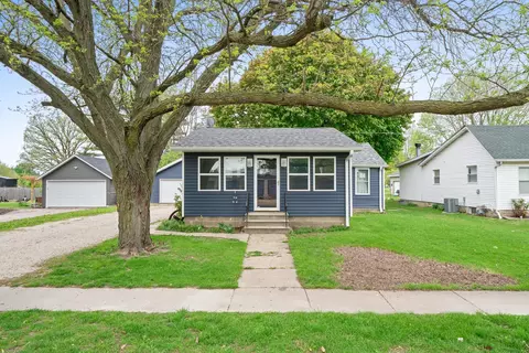 210 N Green St, Somonauk, IL 60552