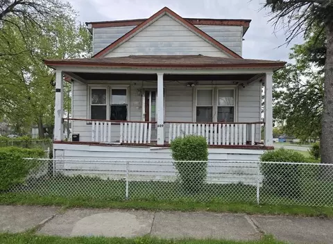 609 E 152nd St, Phoenix, IL 60426
