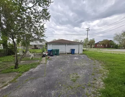 Exterior - 609 E 152nd St, Phoenix, IL 60426 photo 2 of 2