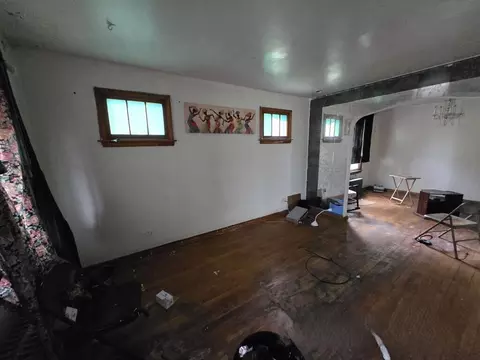 Living - 609 E 152nd St, Phoenix, IL 60426 photo 1 of 3