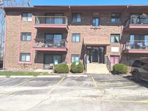 8473 Archer Ave #104, Willow Springs, IL 60480