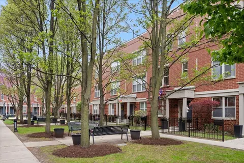 4646 N Greenview Ave #10, Chicago, IL 60640