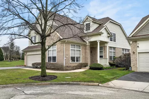 2072 Inverness Dr, Vernon Hills, IL 60061