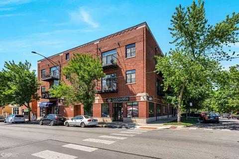 2934 W Montrose Ave #303, Chicago, IL 60618