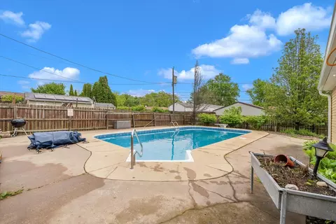 Exterior - 603 12th Ave, Hampton, IL 61256 photo 6 of 10