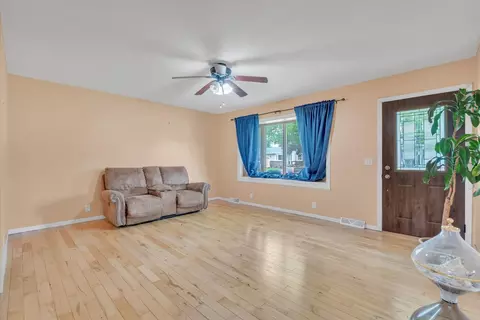 Living - 603 12th Ave, Hampton, IL 61256 photo 1 of 4