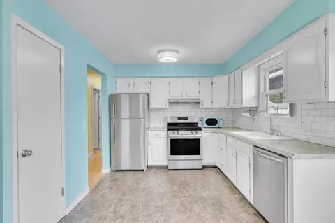 Kitchen - 603 12th Ave, Hampton, IL 61256 photo 1 of 3