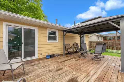 Exterior - 603 12th Ave, Hampton, IL 61256 photo 4 of 10