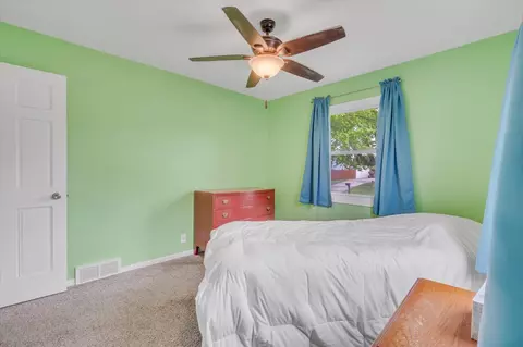 Bedroom - 603 12th Ave, Hampton, IL 61256 photo 6 of 8
