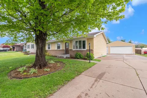Exterior - 603 12th Ave, Hampton, IL 61256 photo 3 of 10