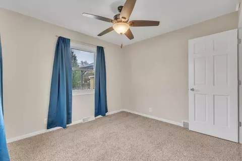 Bedroom - 603 12th Ave, Hampton, IL 61256 photo 3 of 8