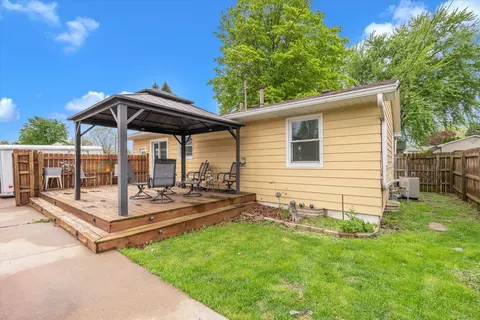 Exterior - 603 12th Ave, Hampton, IL 61256 photo 5 of 10