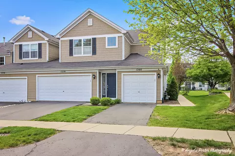 1260 Remington Dr, Volo, IL 60020