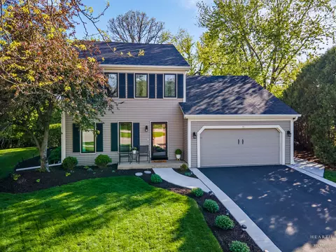 41 Manchester Ct, Fox River Grove, IL 60021