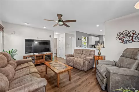 1461 Newcastle Ln, Bartlett, IL 60103 photo 9