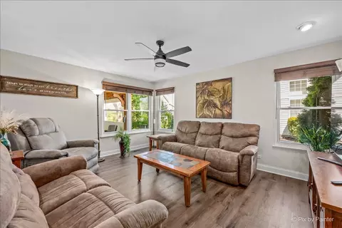 1461 Newcastle Ln, Bartlett, IL 60103 photo 8