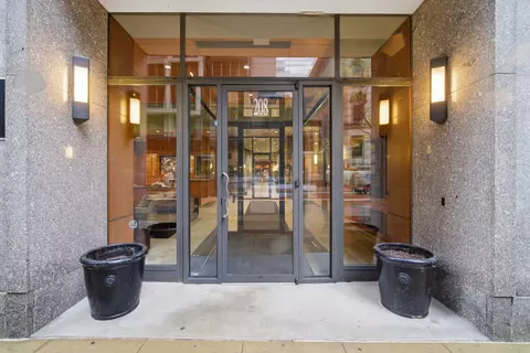 208 W Washington St #910, Chicago, IL 60606
