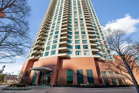 501 N Clinton St #P-250, Chicago, IL 60654