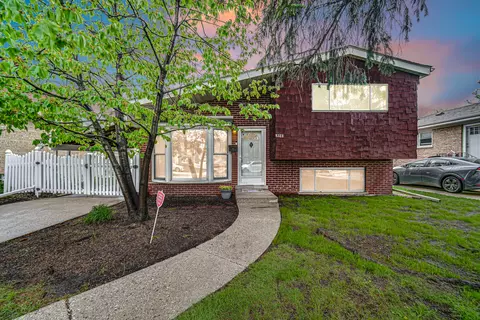 8322 Central Ave, Morton Grove, IL 60053