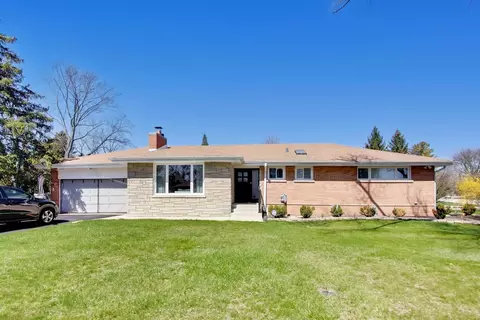 1032 Heatherfield Ln, Glenview, IL 60025
