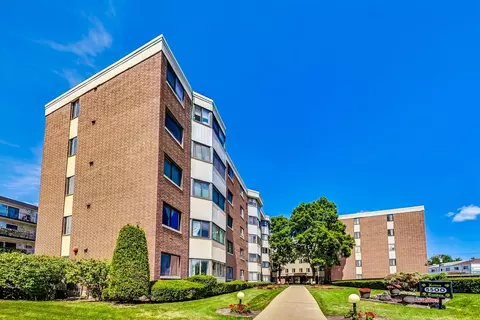 5500 Lincoln Ave #201W, Morton Grove, IL 60053