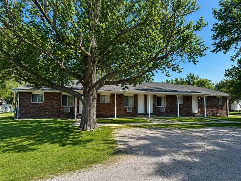 404 E Main St, De Soto, IL 62924