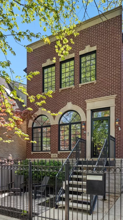 2131 W Dickens Ave, Chicago, IL 60647