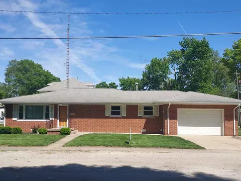 207 N Center St, Tuscola, IL 61953