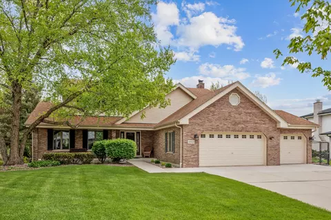 8903 Vail Ln, Woodridge, IL 60517