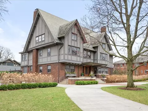 420 N Euclid Ave, Oak Park, IL 60302