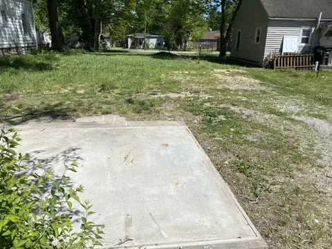 704 N James St, Carbondale, IL 62901