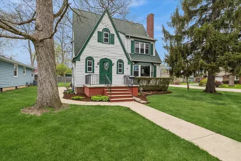 802 Kirkwood Ave, Winthrop Harbor, IL 60096