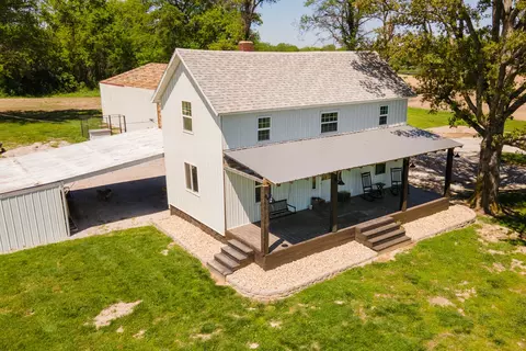 Exterior - 13988 Tower Rd, Richview, IL 62877 photo 9 of 10