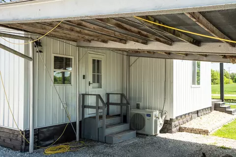 Exterior - 13988 Tower Rd, Richview, IL 62877 photo 8 of 10