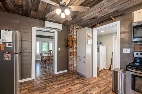 Entry Way - 13988 Tower Rd, Richview, IL 62877 photo 2 of 5