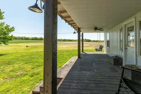Exterior - 13988 Tower Rd, Richview, IL 62877 photo 4 of 10