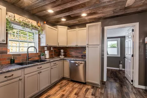 Kitchen - 13988 Tower Rd, Richview, IL 62877 photo 3 of 3