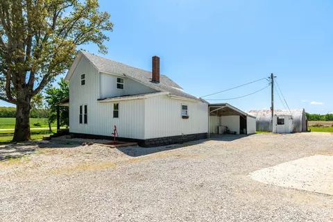 Exterior - 13988 Tower Rd, Richview, IL 62877 photo 7 of 10