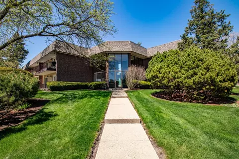 3 N550 Crown Rd #1, Elmhurst, IL 60126
