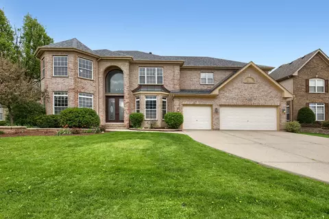 155 Michigan Dr, Bloomingdale, IL 60108