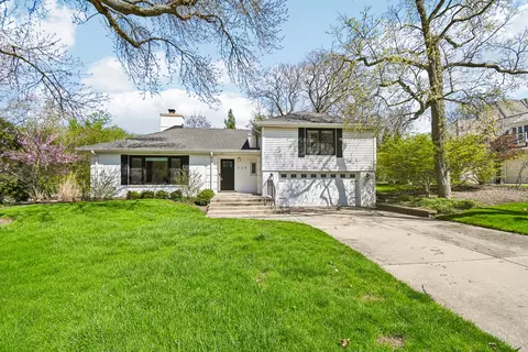 939 Westcliff Ln SE, Deerfield, IL 60015
