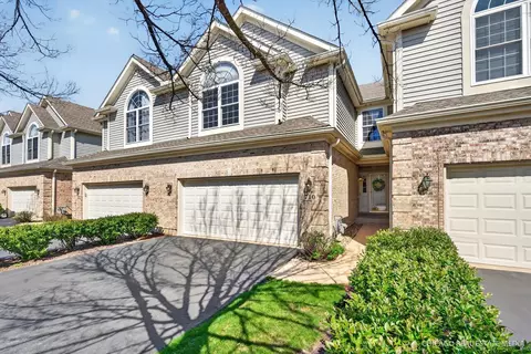 710 Juniper Ln, Lake In The Hills, IL 60156
