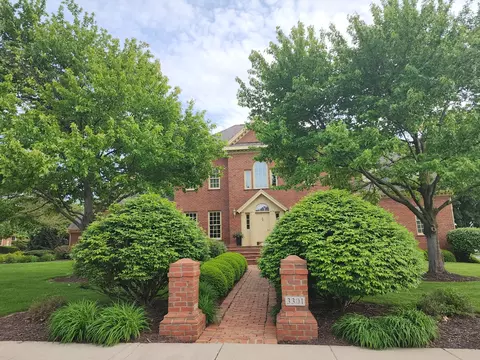 3301 Wisteria Ln, Bloomington, IL 61704