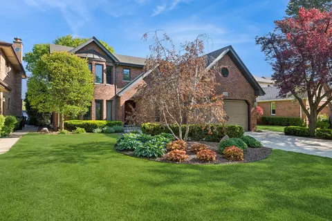 2208 Milton Ave, Park Ridge, IL 60068