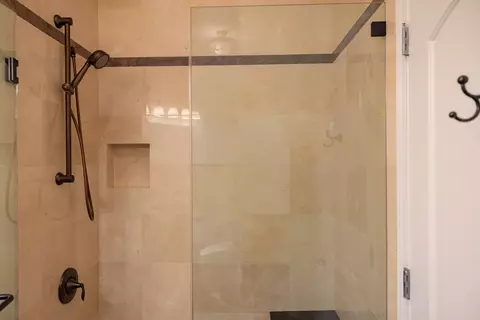 Bath - 420 E Waterside Dr #4114, Chicago, IL 60601 photo 9 of 10