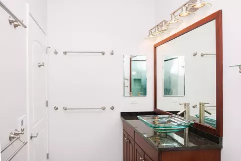 Bath - 420 E Waterside Dr #4114, Chicago, IL 60601 photo 6 of 10