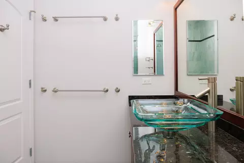 Bath - 420 E Waterside Dr #4114, Chicago, IL 60601 photo 7 of 10