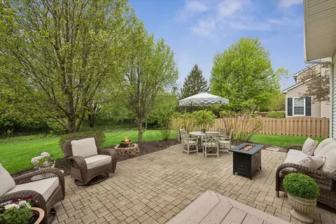 Exterior - 340 Tenby Way, Algonquin, IL 60102 photo 2 of 4