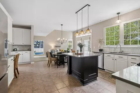 Kitchen - 340 Tenby Way, Algonquin, IL 60102 photo 3 of 4